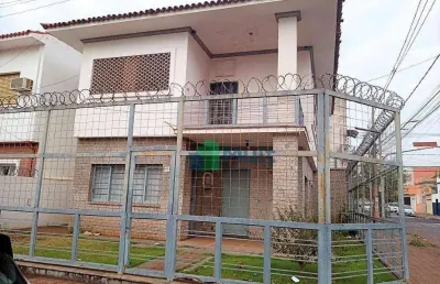Sobrado localizado no bairro campos elísios com 275m² de área construída .