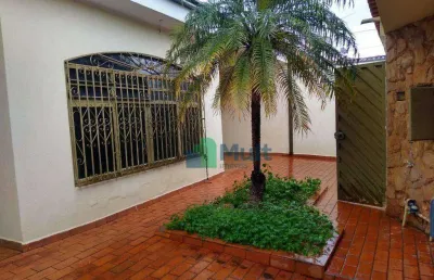 Casa térrea no bairro monte alegre com terreno de 319m² e 233m² de área construída, 3 quartos sendo 3 suítes.