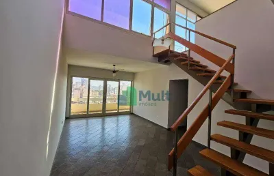 Cobertura em excelente localização no centro da cidade com 185m² de área útil.