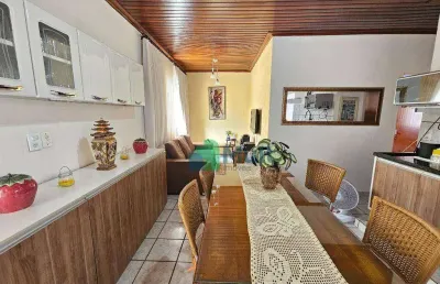 Casa térrea localizada no bairro alexandre balbo com 200m² de terreno e 110m² de área útil.