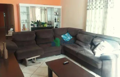 Casa térrea em excelente localização no bairro vila tibério, terreno de 282,10m² e 248,m² de área construída.