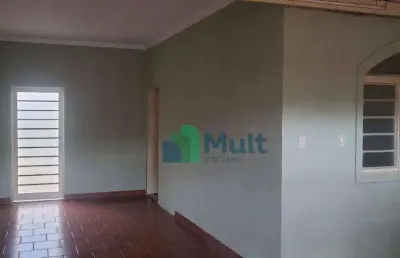 Casa térrea localizada no bairro ipiranga com terreno de 215,36m² e 176,25m² de área construída.