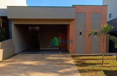 Casa nova, térrea em condomínio com lazer completo.