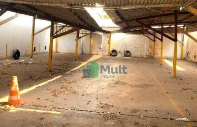 Ponto comercial em excelente localização no centro da cidade ao lado do 5° cartório, com 250 m² de terreno.