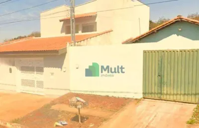 Casa térrea localizada no bairro jd. paiva com terreno de 185m² e 60m² de construção.
