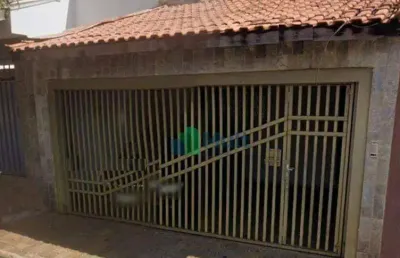 Casa térrea  localizada no  bairro jardim paulistano com terreno de 144m² e 112,81m² de área construída.