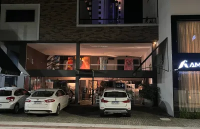 Sala comercial com  200 metros e mezanino  em balneário camboriú