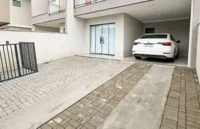 Sobrado geminado com suíte master e acabamentos de qualidade no bairro três rios do sul, jaraguá do sul