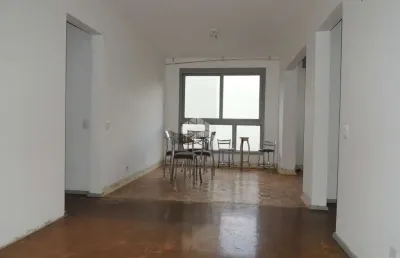 Amplo apartamento de 114,96 m² com excelente iluminação, ventilação cruzada e vista definida - oportunidade ideal para house flipping.