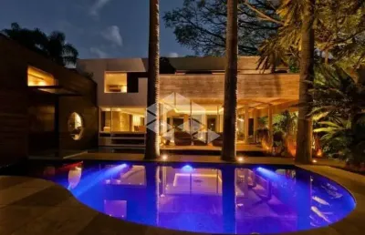 Casa cinematográfica na chácara das pedras 3 dormitórios,1 escritório,academia,piscin e muita área verde