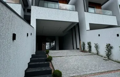 Moderno e lindo geminado de alto padrão bem localizado no glória