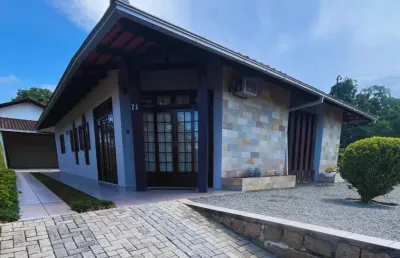 Casa de esquina averbada e bem localizada no bairro glória!