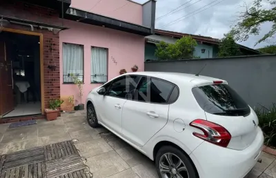 Casa com 3 quartos à venda no Iririú, Joinville 
