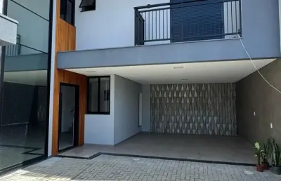Geminado de esquina dentro de condomínio fechado no bom retiro