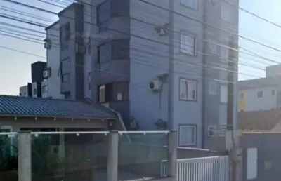 Apartamento aconchegante com churrasqueira no jardim iririú