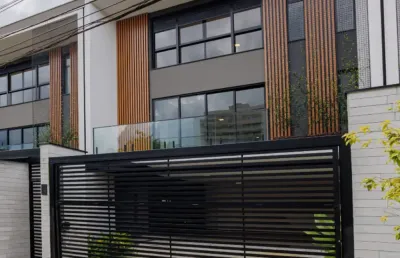 Moderna casa triplex de alto padrão e bem localizada no bairro américa