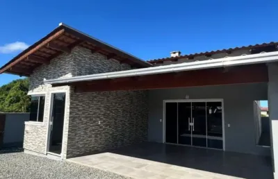 Linda casa na praia e bem localizada no bairro itajuba em barra velha