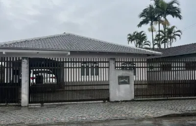 Linda casa pronta para morar e bem localizada no bairro itaum