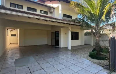 Lindo e amplo sobrado em ótima localização na praia da enseada