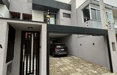 Belíssima casa de alto padrão próximo a praia em navegantes