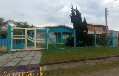 Linda casa com piscina - próxima ao parque das corujas