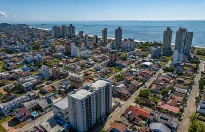Apartamento de praia para venda em balneário piçarras, itacolomi, 2 dormitórios, 1 banheiro, 1 vaga