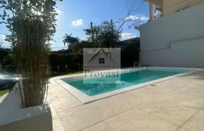 Linda casa no condominio residencial 6 toda reformada excelente localização.