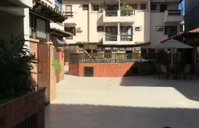 Casa duplex  com porteira fechada a duas quadras da praia do recreio posto 9 com 220 m com 3 quartos sendo 2 suítes