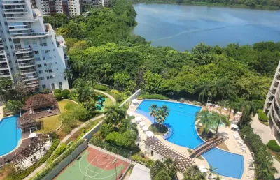 Esplendorosa cobertura no peninsula com vista indevassável 4 suítes mais dependência completa de empregada além de piscina e hidro