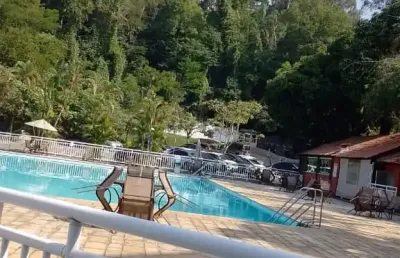 Apartamento 2 quartos com varanda em condomínio clube