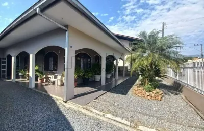 Casa com edicula no bairro vila lalau em jaraguá do sul