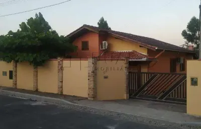 Casa com aproximadamente 140m² à venda no bairro jaraguá esquerdo em jaraguá do sul.