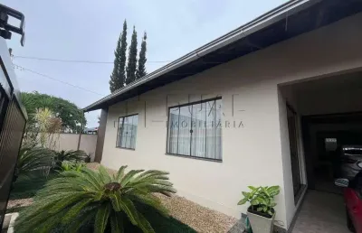 Casa com ótima localização à venda no bairro nova brasília.