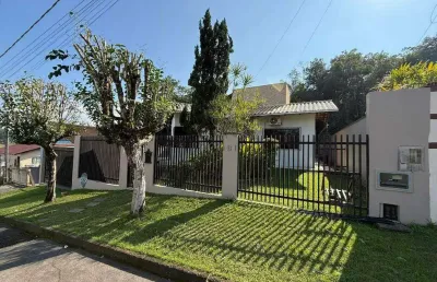Excelente casa à venda, localizada no bairro amizade com amplo terreno