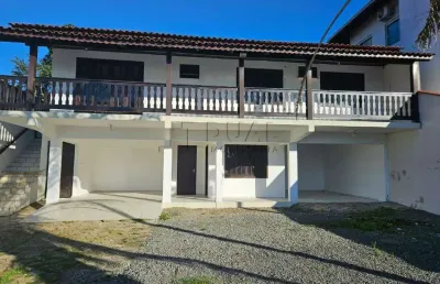 Casa com sala comercial no bairro tifa martins em jaraguá do sul