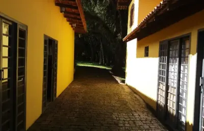 Chácara com lago, nascente, bosque e poço artesanal