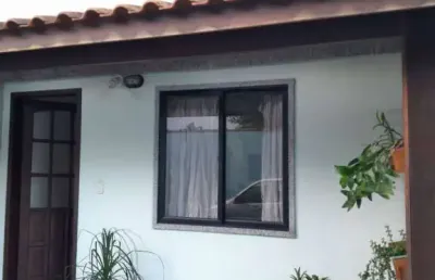 Excelente casa duplex em condomínio nas palmeiras em cabo frio!