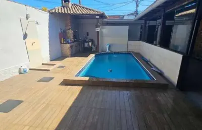 Excelente casa com piscina para venda / locação fixa ou comercial !!!