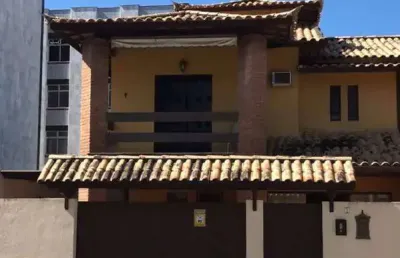 Ótima casa duplex independente para ponto comercial em cabo frio!!!