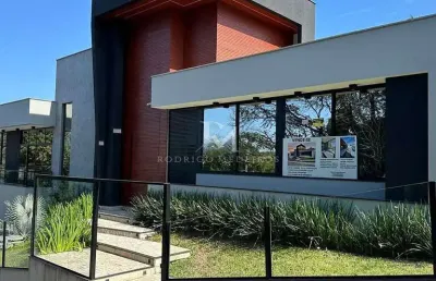 Casa  3 dormitórios, hidromassagem e piscina no pedra branca - palhoça/sc