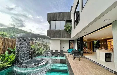 Casa em condomínio fechado com 4 quartos à venda na Avenida Rodesindo Pavan, Praia do Estaleiro, Balneário Camboriú
