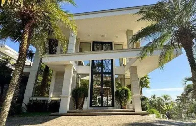 Casa de alto padrão com vista para o mar à venda no cacupé, florianópolis