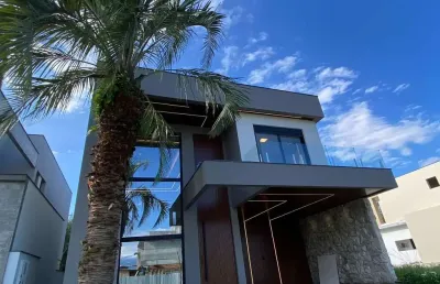 Casa de 3 suítes à venda com piscina e elevador — alto padrão e conforto