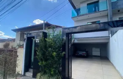 Casa triplex geminada de alto padrão - 03 qts. - 01 suíte - 04 vagas - r$895k