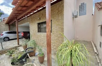 Casa - 04 qts. - 01 suíte - 03 banheiros - 04vg. - 220m² r$1.095.000