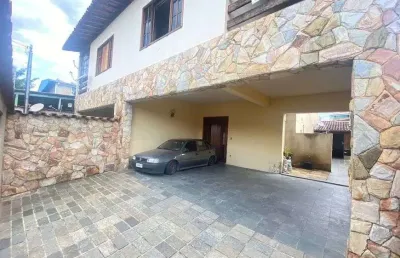 Casa com - 4 qt. - 01 suíte - 4 vg. - 200m² - r$745k