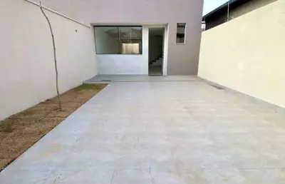 Casa individual - 3 qt. - 01 suíte - 04 vg. - r$ 705k