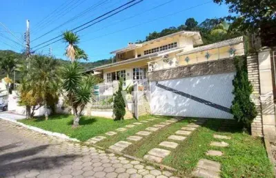 Casa com 3 dormitórios sendo 2 demi suítes e 1 suíte totalmente mobiliada e equipada à venda, 212 m² por r$ 1.600.000 - ressacada - itajaí/sc