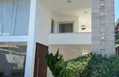 Casa em condomínio fechado com 4 quartos à venda na r. dr. josé carlos minahim, 600, centro, lauro de freitas por r$ 1.200.000