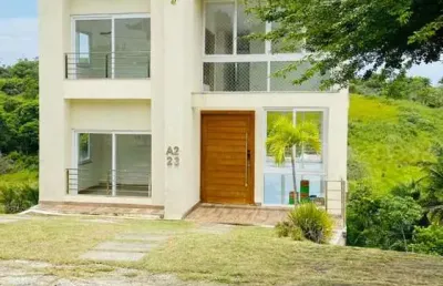 Casa em condomínio fechado com 5 quartos à venda na r. imbassaí, abrantes, camaçari por r$ 1.400.000